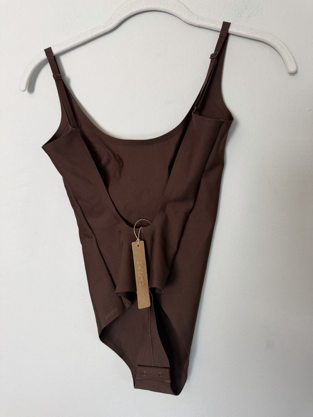 SKIMS BODY SCOOP LOW BACK THONG BODYSUIT Coco Brown XS NWT $88